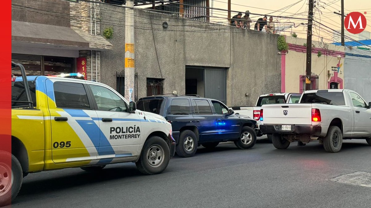 Hombres detenidos en el Centro de Monterrey. Foto: Marcela Cuevas