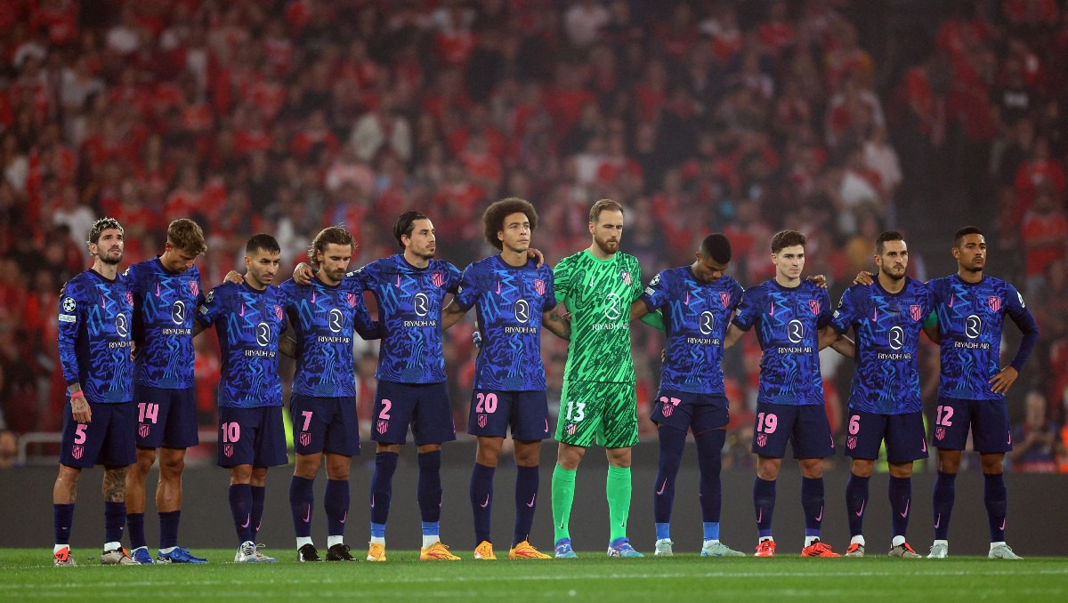 UEFA multa al Atlético de Madrid y Lazio por comportamiento de sus seguidores (AFP)