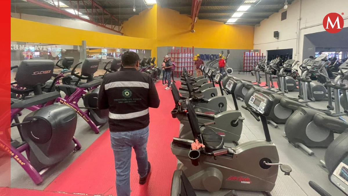 El hombre se desvaneció y los usuarios del gimnasio intentaron brindarle primeros axilios. | Especial