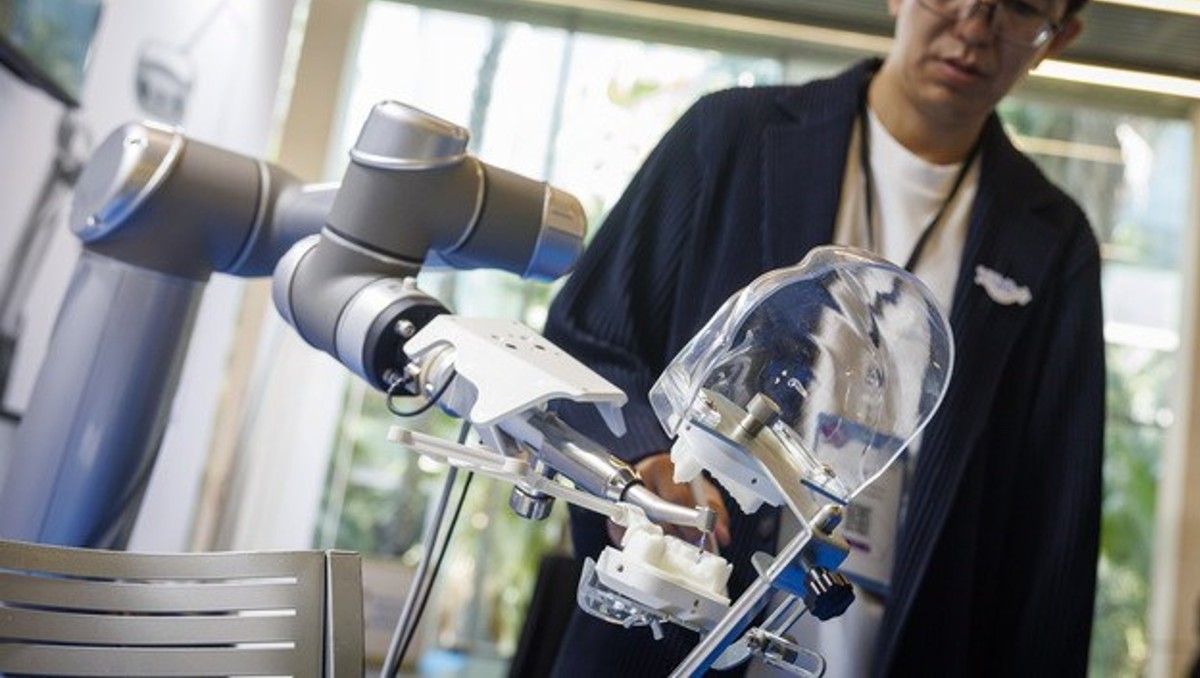 'Yakebot', el primer robot dentista que hace cirugía autónoma. | EFE