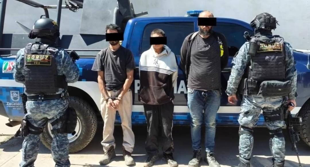 A los detenidos les aseguraron un fuerte arsenal.