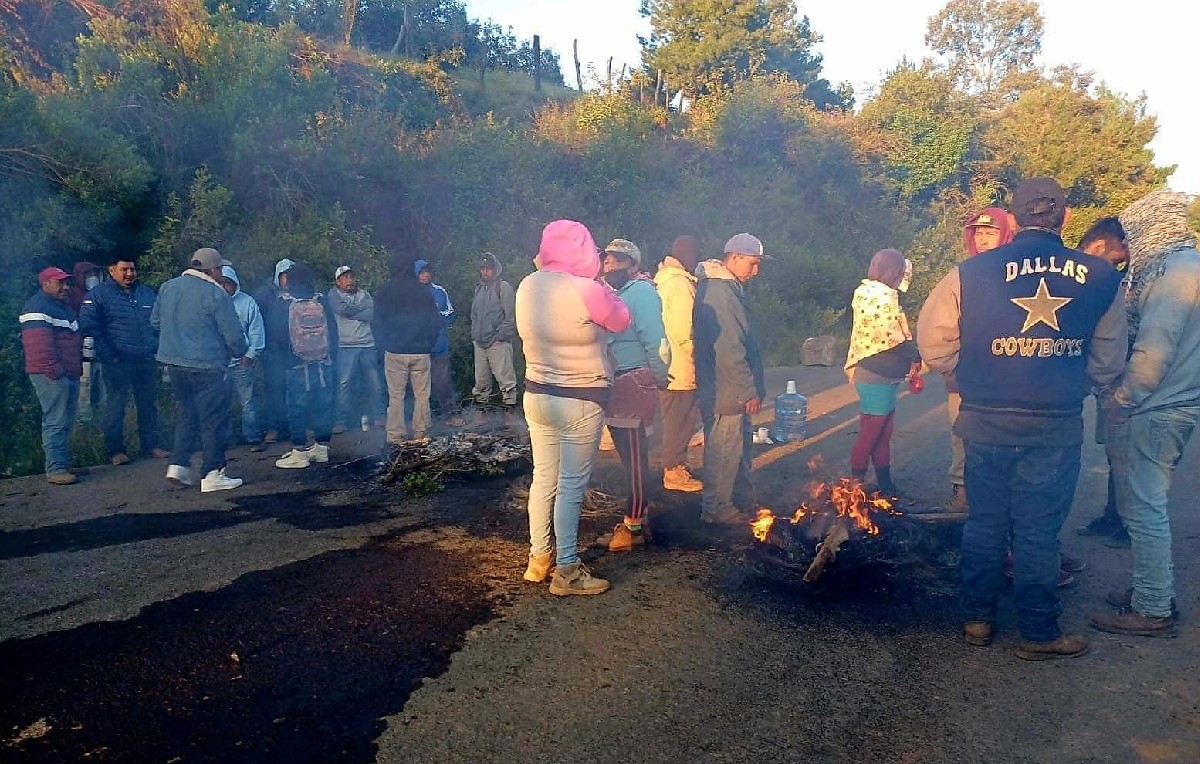 Bloqueo en la carretera Ocumicho-Tangancícuaro (Foto: Michel Torres Villanueva)