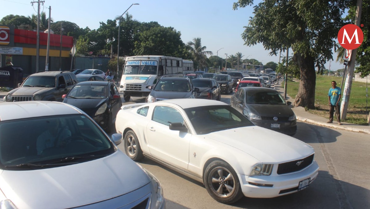 Bloqueo de avenida Monterrey en Tampico por manifestación. (Sergio Sánchez)