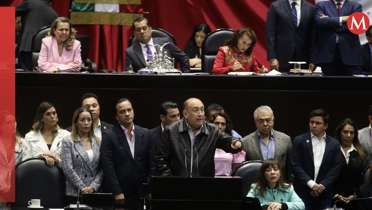 Los diputados del PRI subieron a tribuna para expresar su rechazo a las reformas. | Araceli López