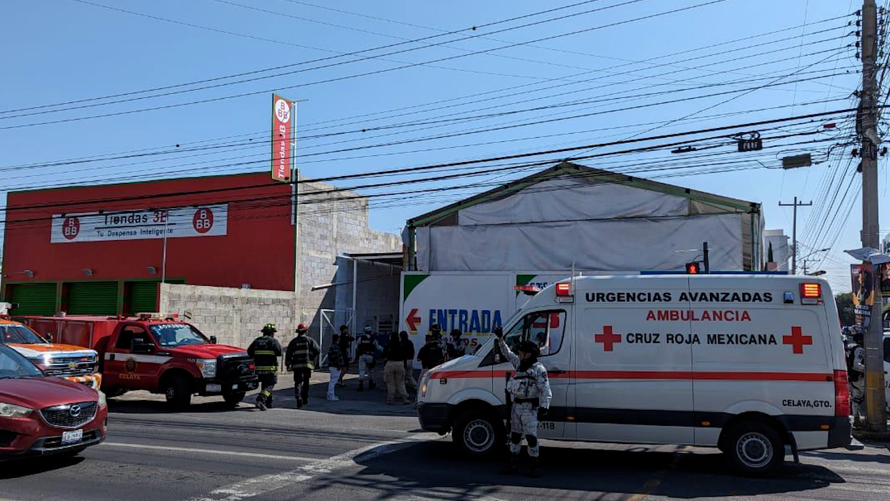 Lanzan granada a Guardia Nacional en verificentro de Celaya; hay un elemento y un civil heridos