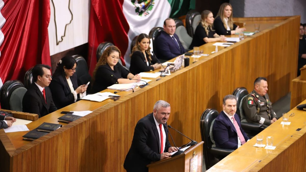 Las bancadas del Congreso de Nuevo León sesionaron por el Tercer Informe de Labores de Samuel García. Luis Guerra