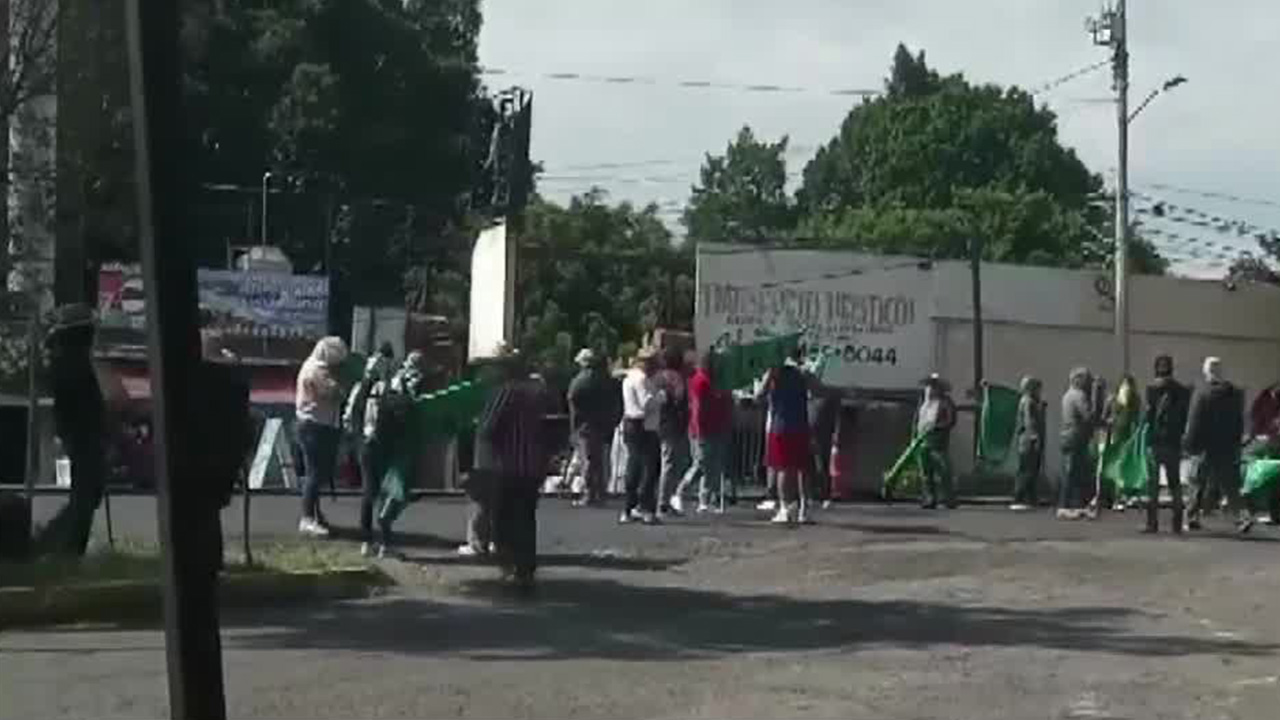 Comienza caravana de estudiantes normalistas de Michoacán y Guerrero en Morelia
