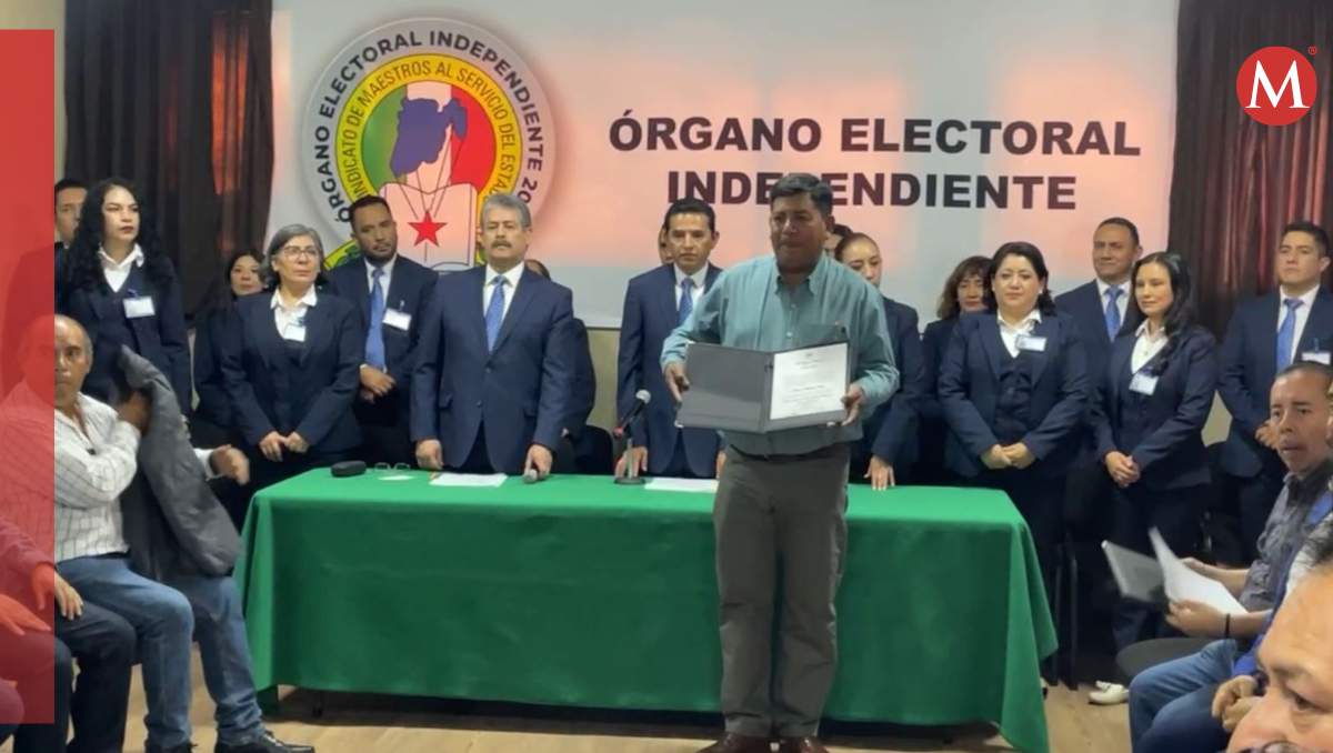 Jenaro Martínez recibió constancia de mayoría como el Secretario General del SMSEM. | Foto:  Bernardo Jasso