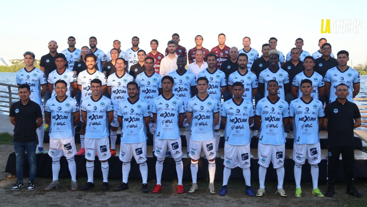 Plantel de la Jaiba Brava se tomó la fotografía oficial en la laguna del Carpintero de Tampico. (Yazmín Sánchez)