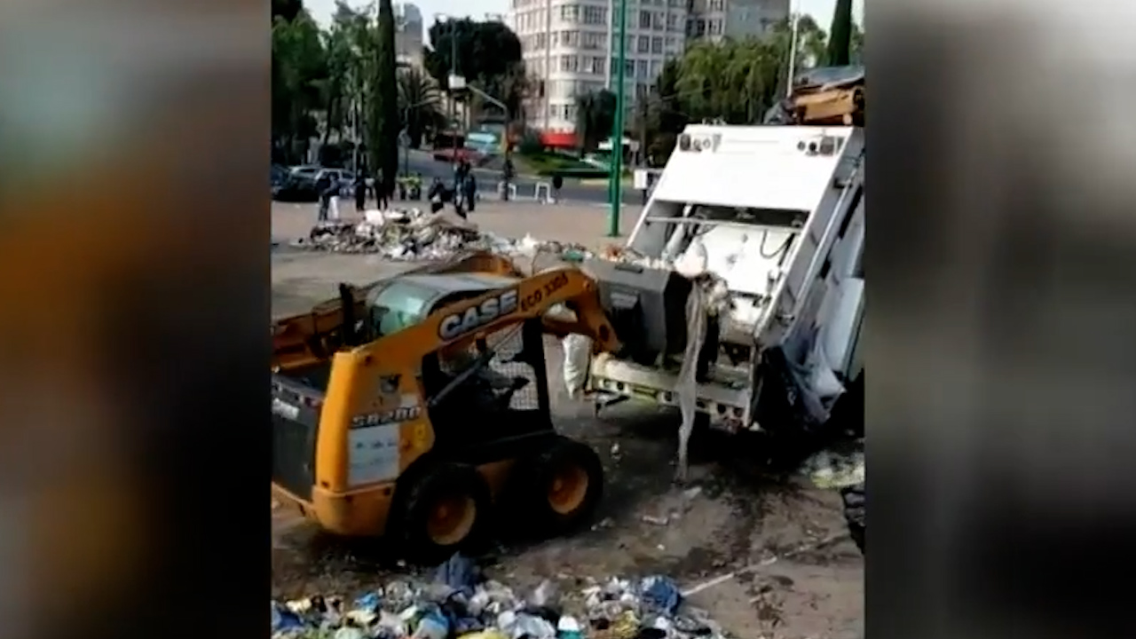 Trabajadores de limpia de la alcaldía Cuauhtémoc protestan por falta de pagos