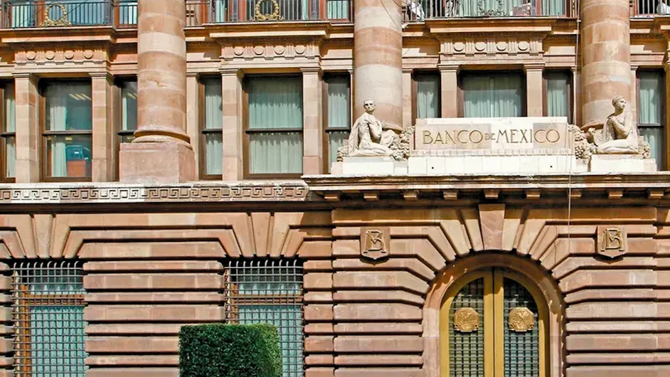 Bajan reservas internacionales por segunda semana; se colocan en poco más de 226 mil mdd: Banxico