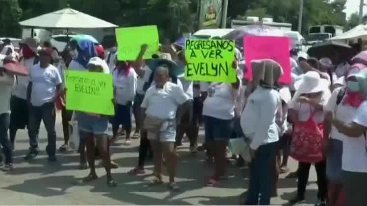 Continúan protestas para el restablecimiento de servicios básicos en Acapulco