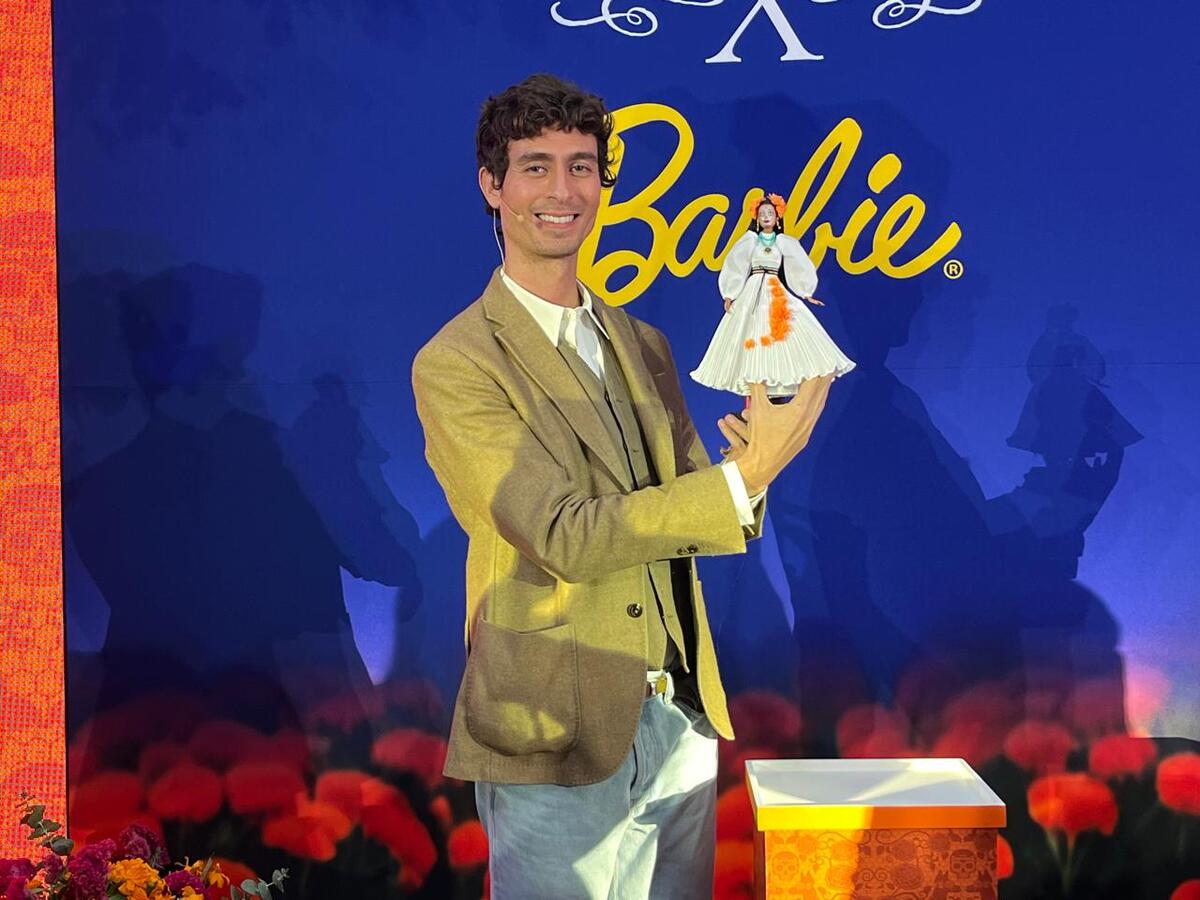 Kris Goyri presentó el diseño que realizó para Barbie / Lizbeth Cruz