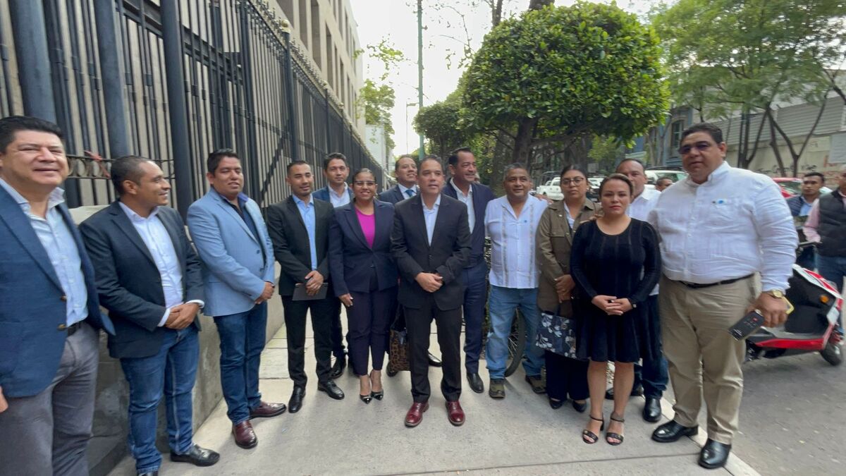 Presidentes municipales y diputados de Guerrero acuden a la Segob | Foto: Especical