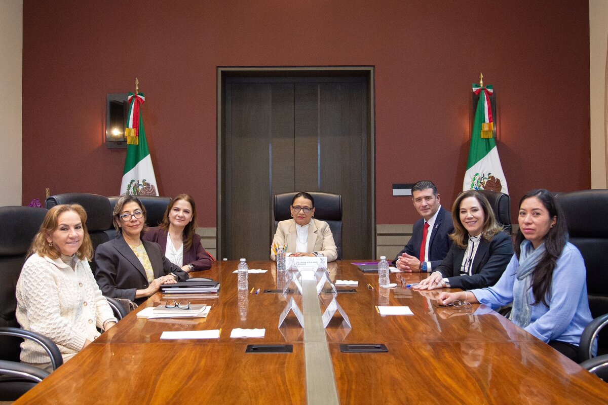 Segob se reúne con comisionados del INAI.  | Foto: Especial