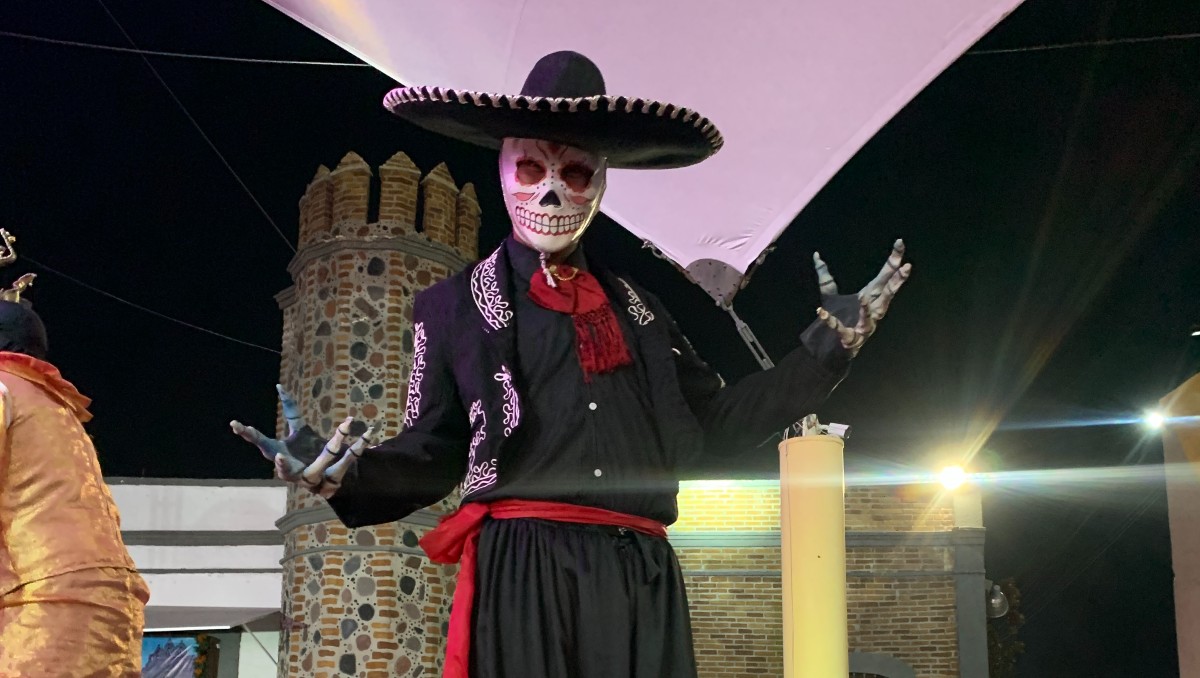 Catrines y catrinas se presentan en la Feria de Pachuca 2024