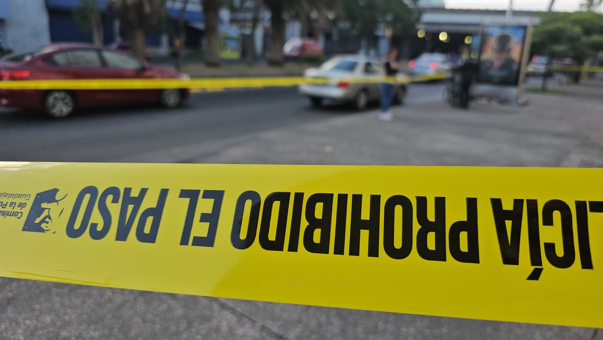 El cuerpo fue localizado sobre la calzada Independencia.  (Juan Carlos Munguía)
