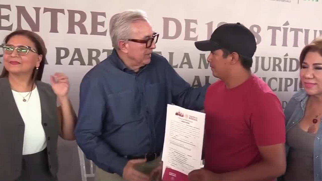 Gobernador Rubén Rocha Moya entrega 2 mil 864 títulos de propiedad en Choix y El Fuerte