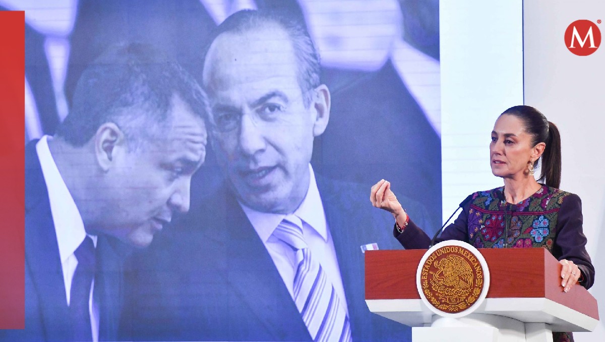 La Presidenta mostró una fotografía de García Luna hablando con Calderón en su conferencia. | Cuartoscuro