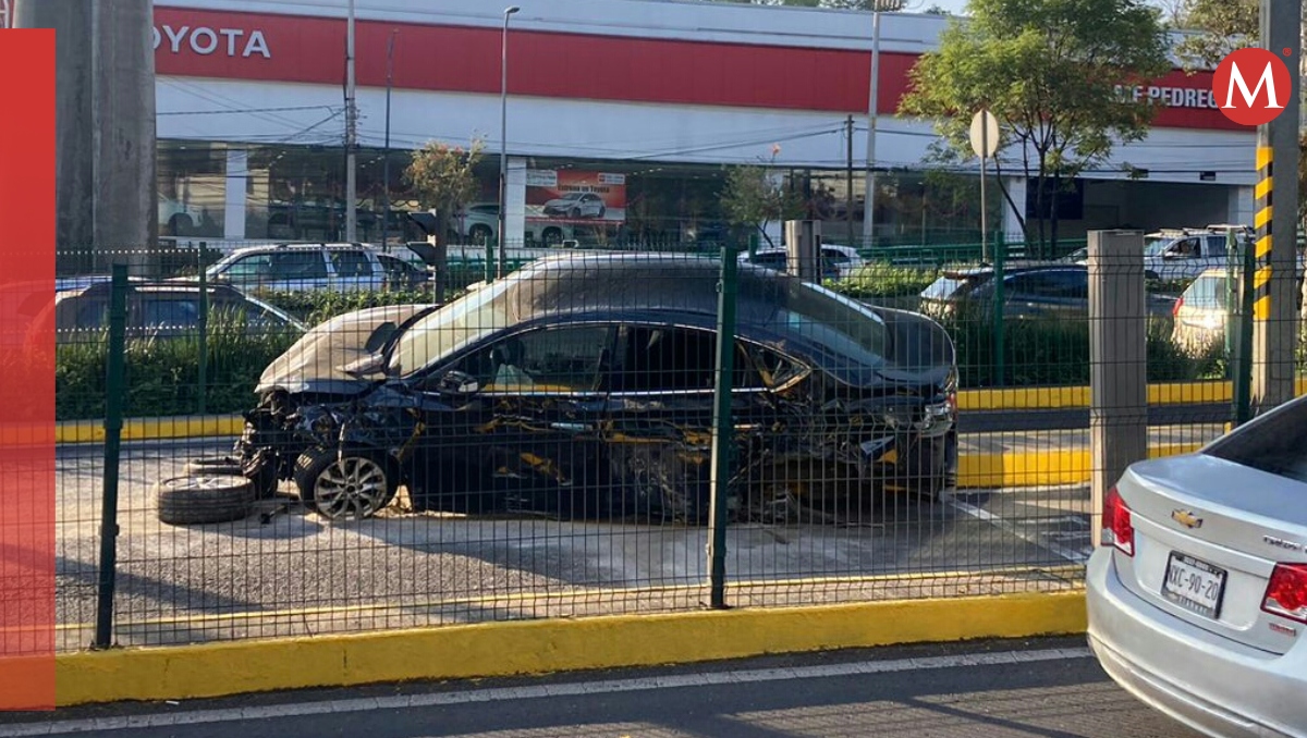 El auto fue removido con una grúa. | Foto: Jorge Becerril
