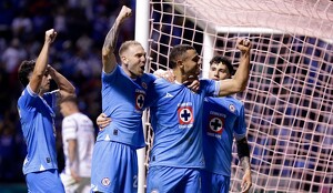 Cruz Azul suma su décima victoria al derrotar a Puebla y se mantiene como líder del Apertura 2024
