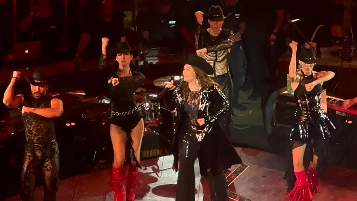Yuridia se entregó en el Palenque de las Fiestas de Octubre. (Erick Breguer)