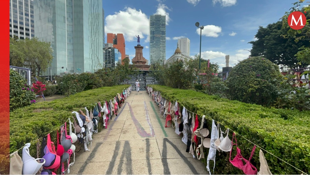 Concientización sobre el cáncer de mama en la Glorieta de las mujeres que luchan (Especial)