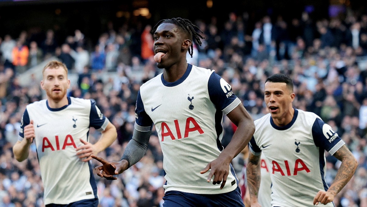 Edson Álvarez y West Ham sufren dolorosa derrota frente Tottenham en la Premier League (Reuters)