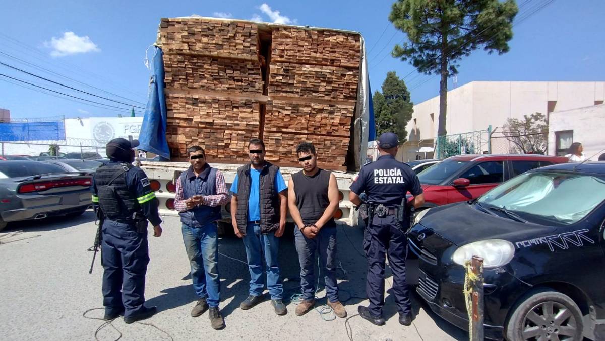 Mientras patrullaban, agentes detuvieron un camión Kenworth F350 que evadió la presencia policial en San José Mezapa.