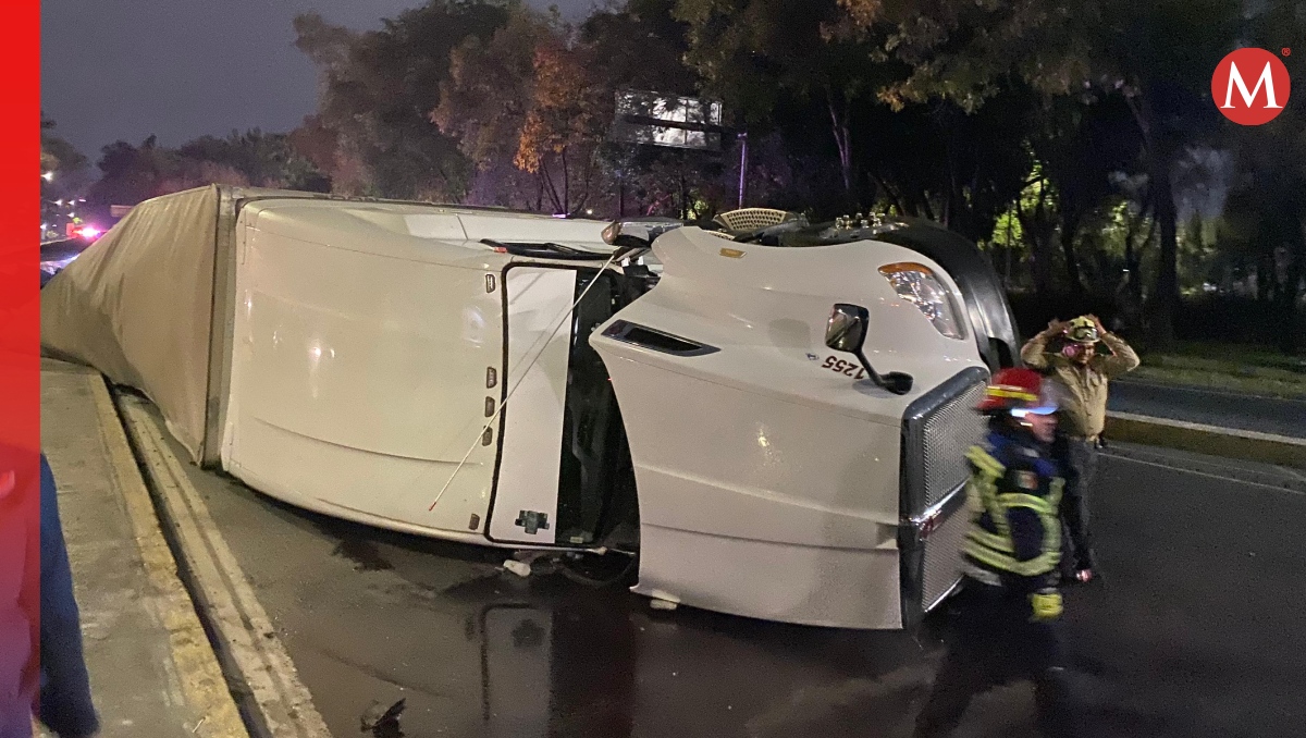 Volcadura de tráiler en la alcaldía Cuauhtémoc (Especial)