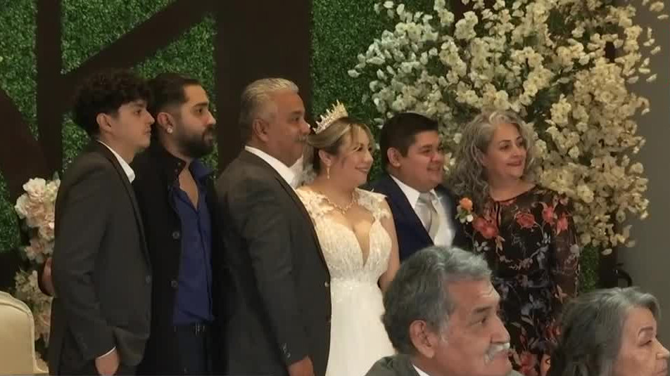 Juez deja plantado a novios y la hermana de la novia lo reemplaza