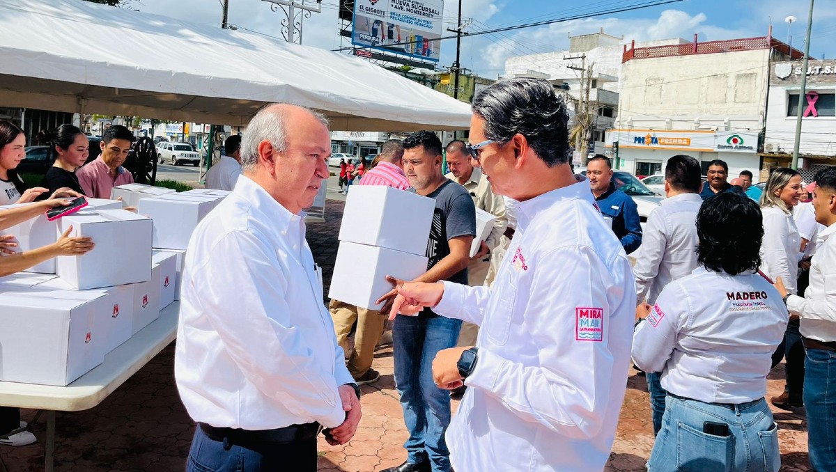 Sindicato de Trabajadores Petroleros sección número 1 efectúa entrega de despensas