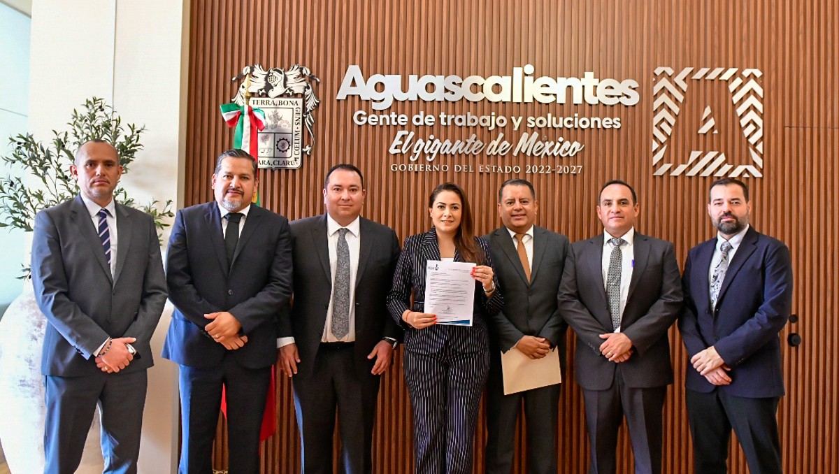 Gobernadora de Aguascalientes, Tere Jiménez, con directivos de Mexstamp | Especial