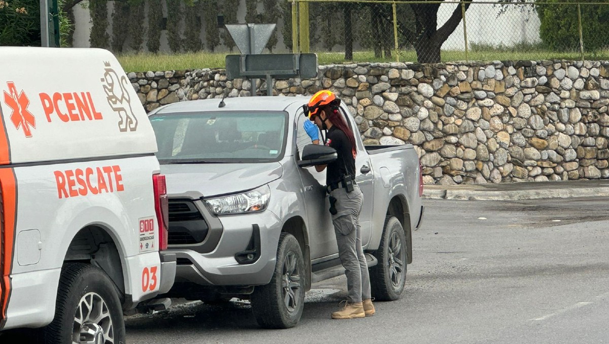 Hallan a hombre sin vida en camioneta al sur de Monterrey. Foto: Marcela Cuevas