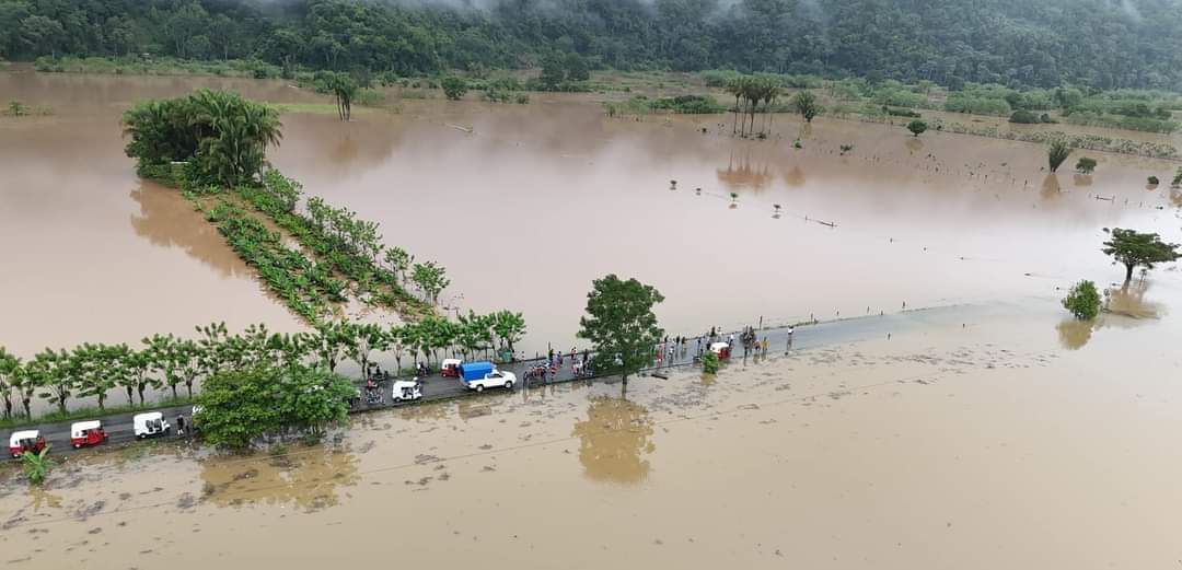Hay zonas incomunicadas vía terrestre e inundaciones