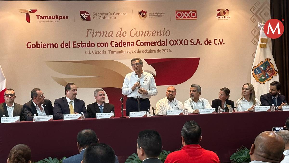 Américo Villarreal firma convenio con Oxxo. (Américo Villarreal)