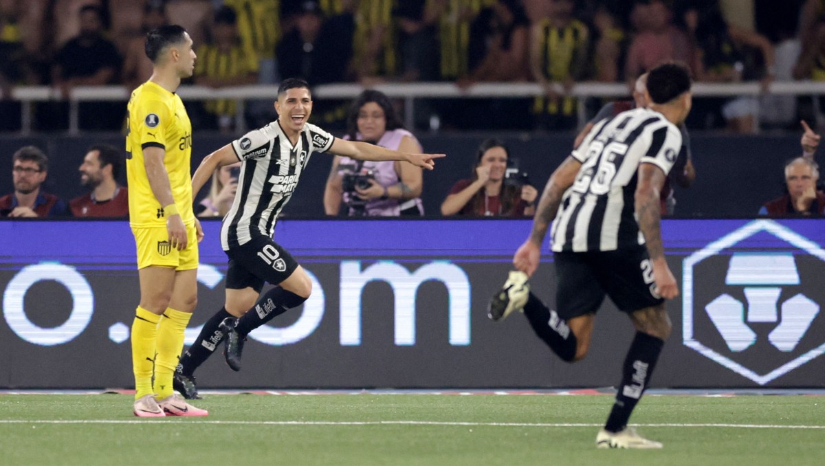 Botafogo pone pie y medio en la final de la Copa Libertadores tras golear a Peñarol (Reuters)
