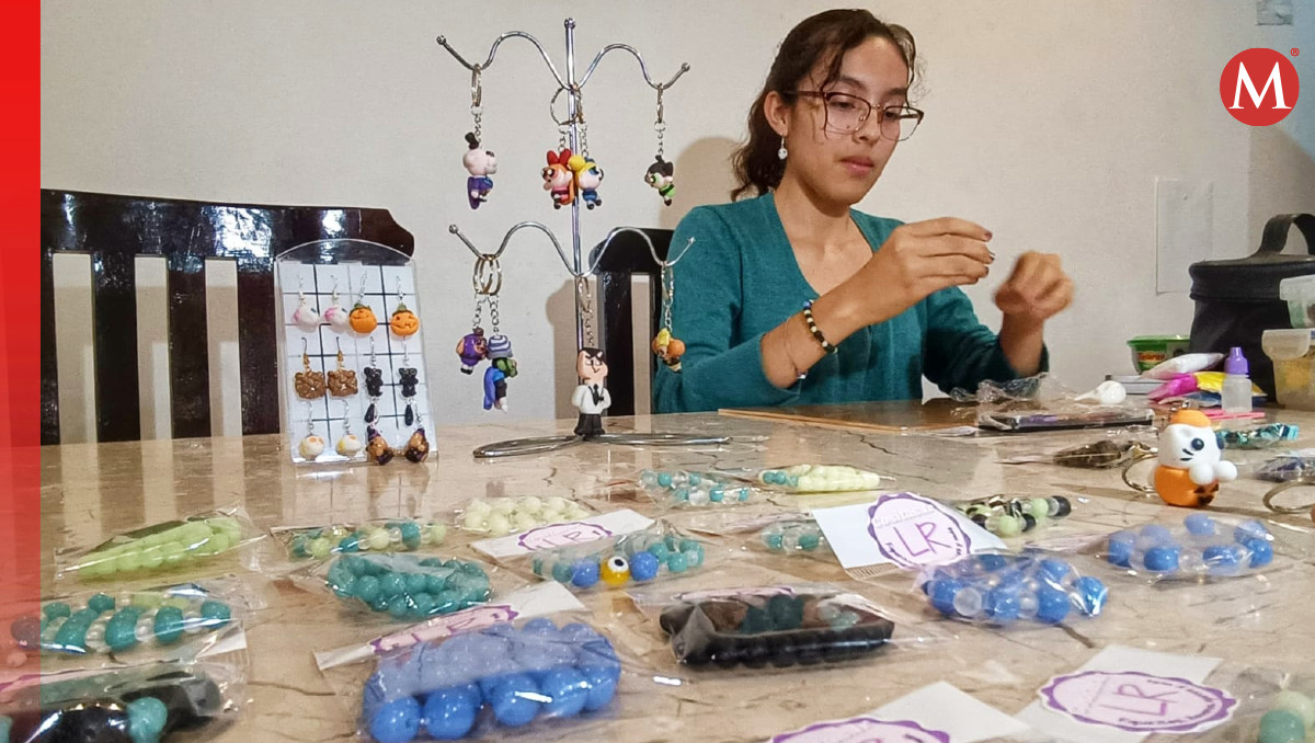 Joven poblana crea aretes y llaveros para Día de Muertos y Halloween | Nancy Camacho