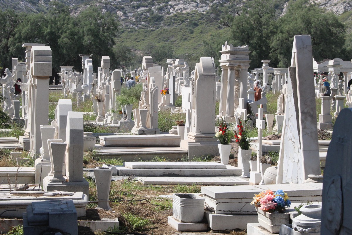 Listo operativo en panteones de Torreón por el Día de Muertos. | Especial