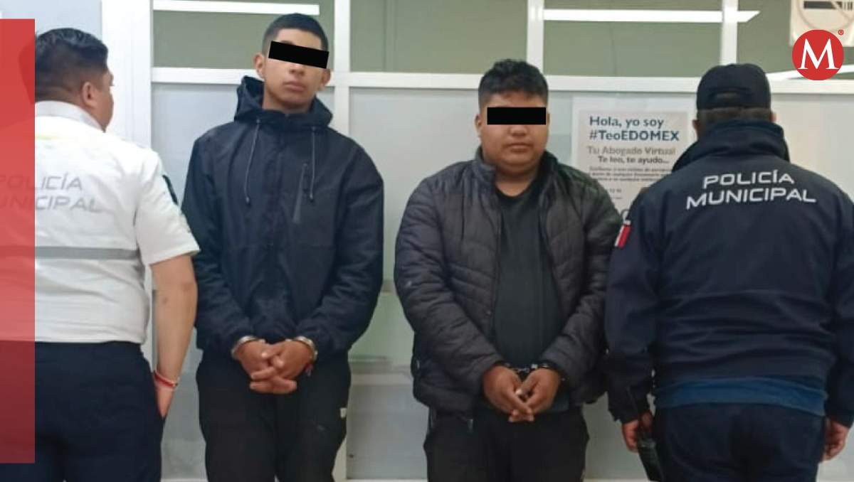 Policías municipales de Metepec detuvieron a integrantes de una banda dedicada al robo de vehículos en  municipios del Edomex. Especial