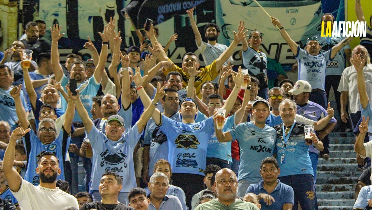 Afición de la Jaiba Brava presente en el Estadio Tamaulipas.