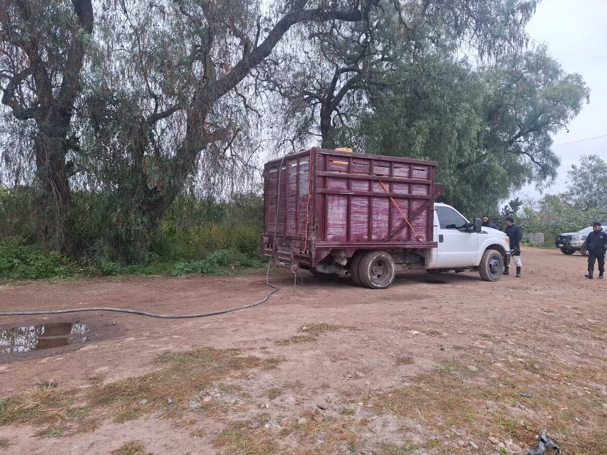 Dos camionetas fueron halladas en la comunidad Santa Ana Ahuehuepan.