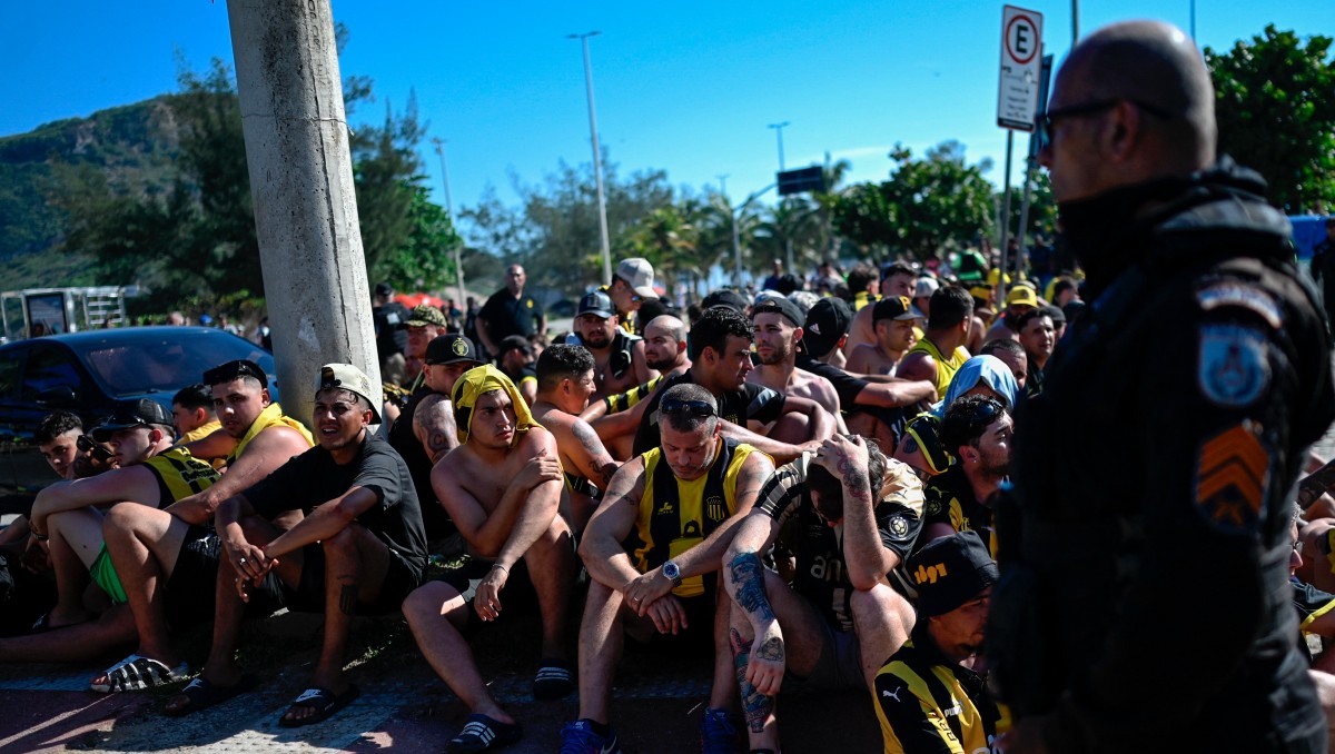 Más de 20 hinchas del Peñarol siguen detenidos en Río de Janeiro tras actos de vandalismo  (AFP)