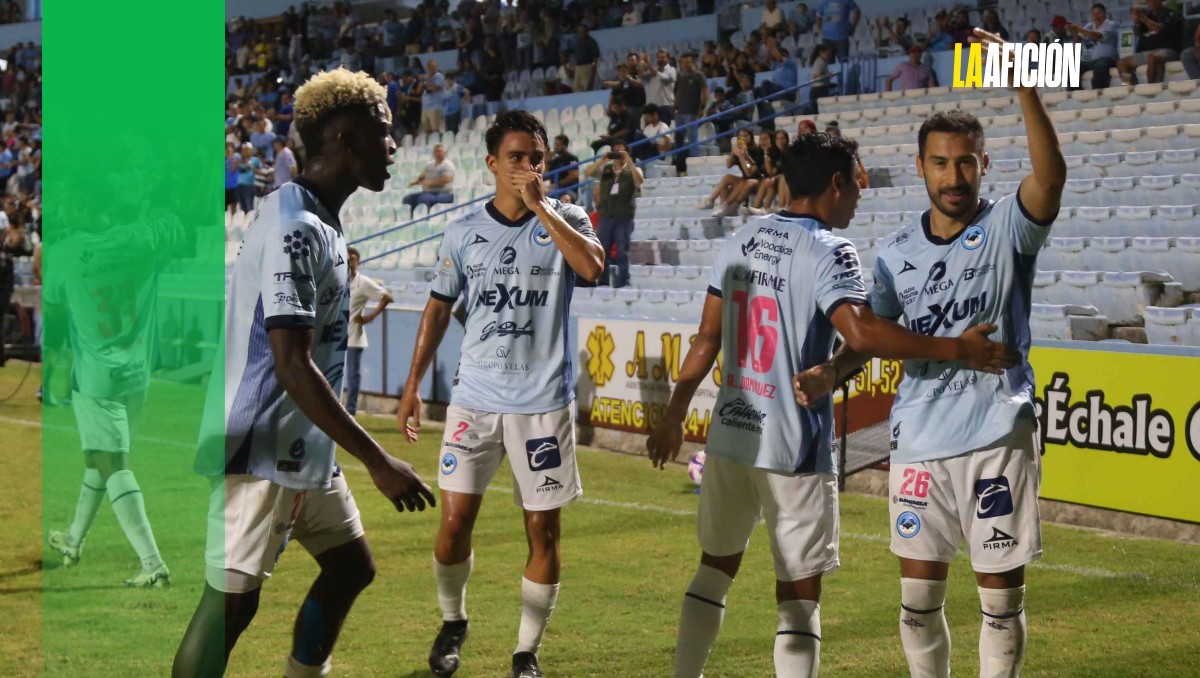 Jugadores de la Jaiba Brava festejan uno de los goles ante Dorados. (Yazmín Sánchez)