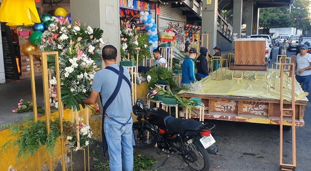 Alistan todo para la visita de la Virgen al Mercado. (Pablo Núñez)