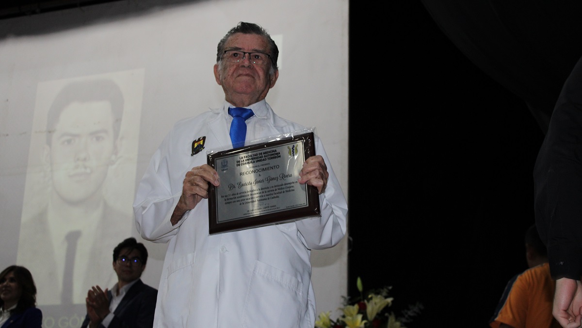Doctor Evaristo Javier Gómez Rivera, traumatólogo y ortopedista, docente de la Facultad de Medicina de la UAdeC. (Karla Rodríguez)