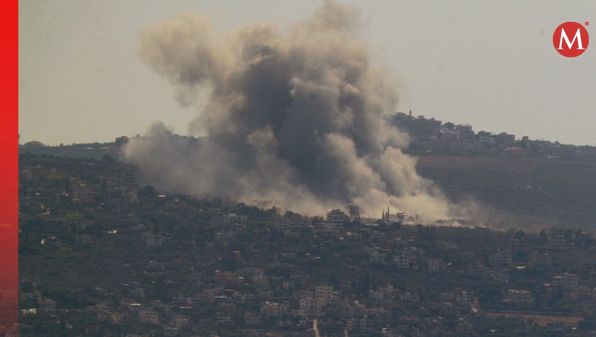 Humo en Mansouri, donde sucedió el ataque israelí, visto desde la ciudad de Tyre, sur de Líbano | AP
