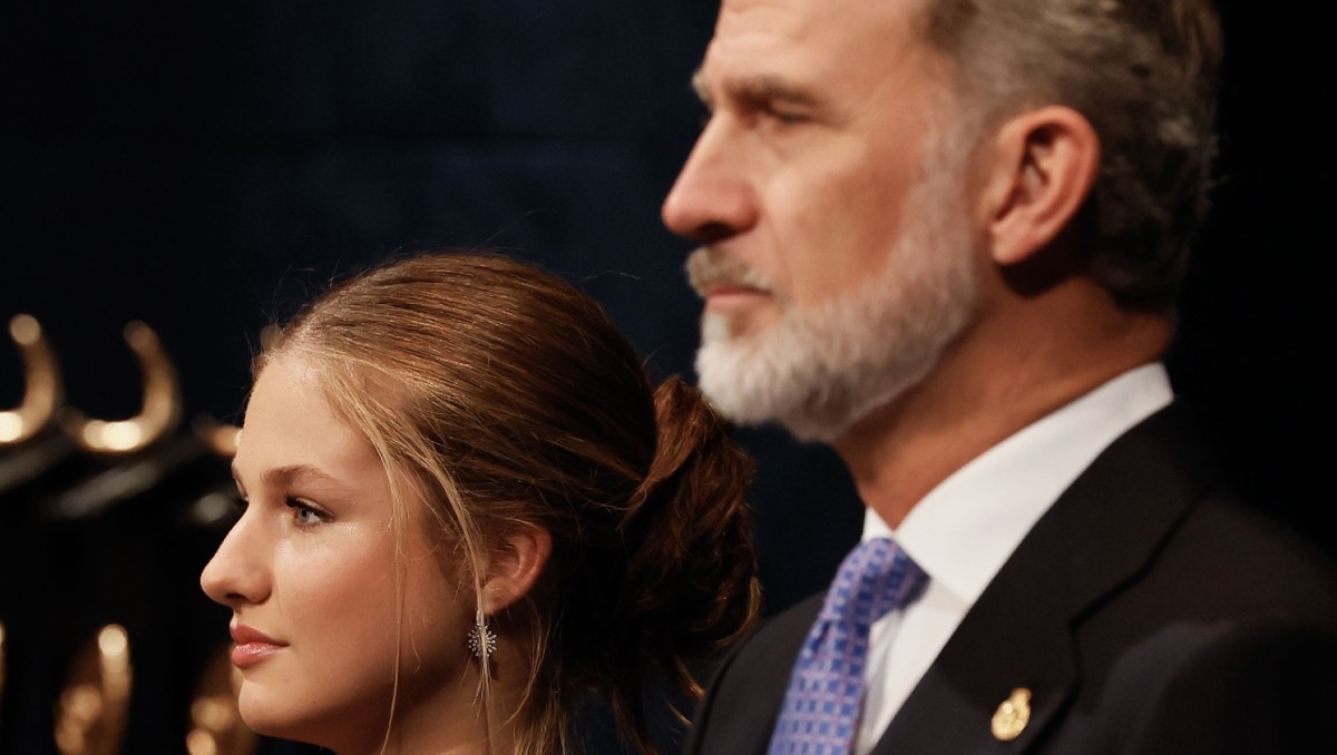 El rey Felipe y la princesa Leonor, durante la ceremonia de entrega de los Premios Princesa de Asturias