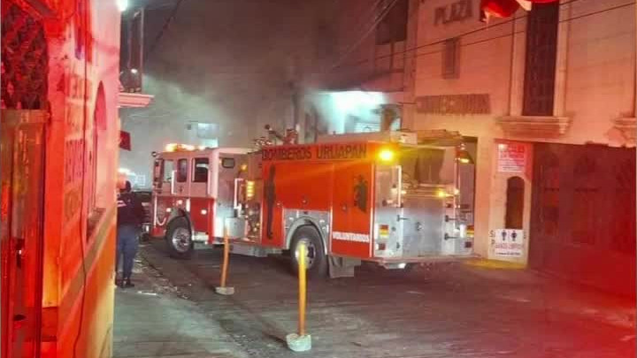 Incendio arrasa con mercado en Uruapan, Michoacán