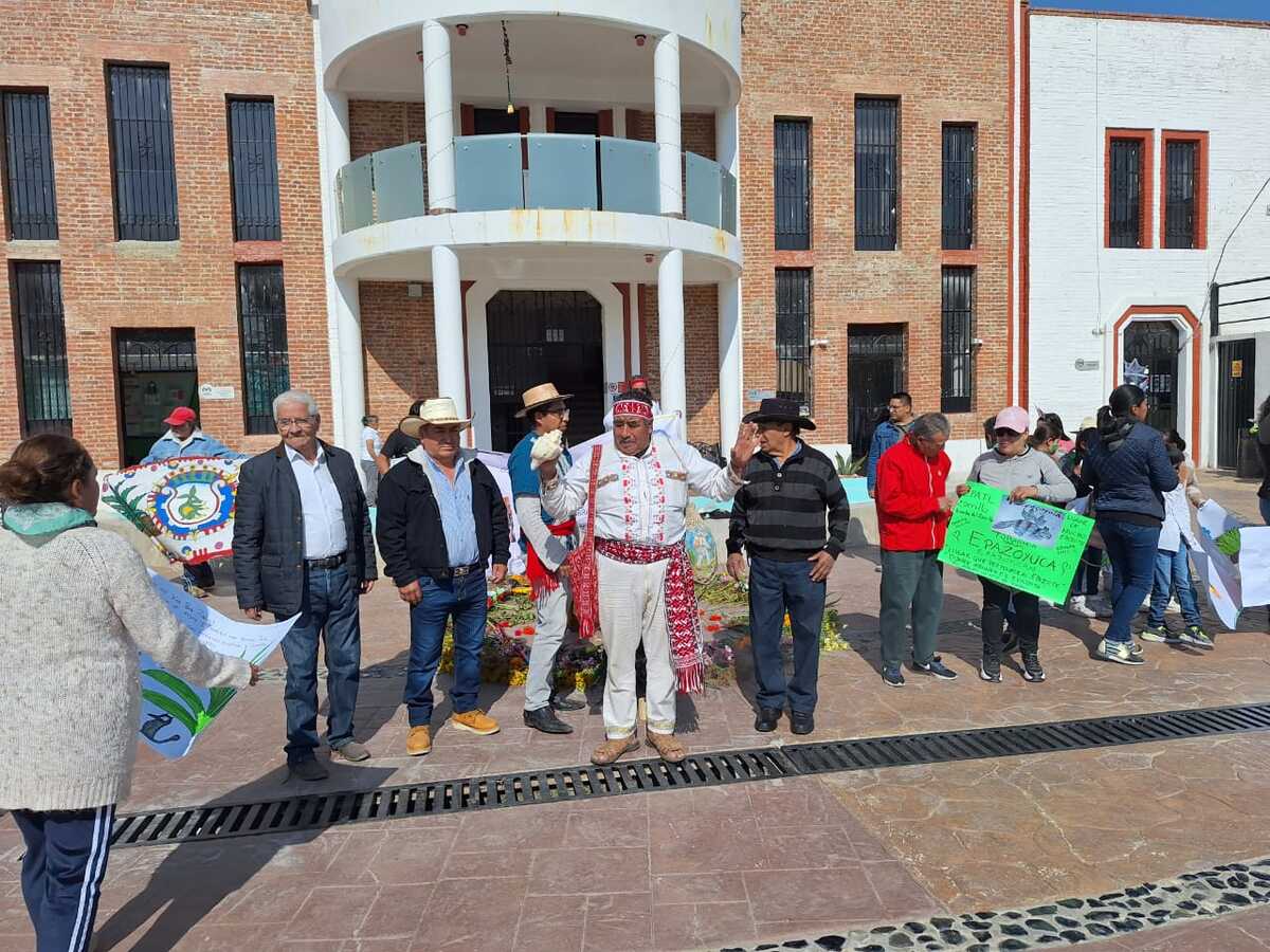 Realizan la “Marcha del color del maguey”.